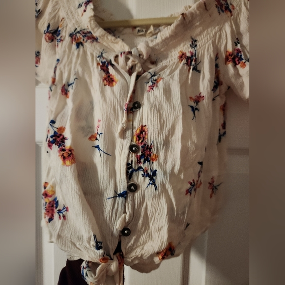Floral off shoulder blouse - Picture 3 of 5